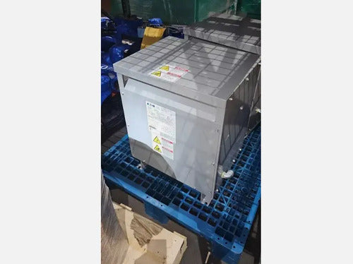 Transformador Eaton V48m24t1516 15kva 480v A 208y/120v Gris