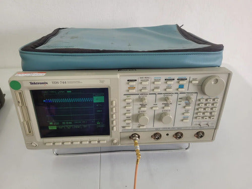 Osciloscopio Tektronix Tds744a 500mhz 4ch 2gsa/s Dpo Digital